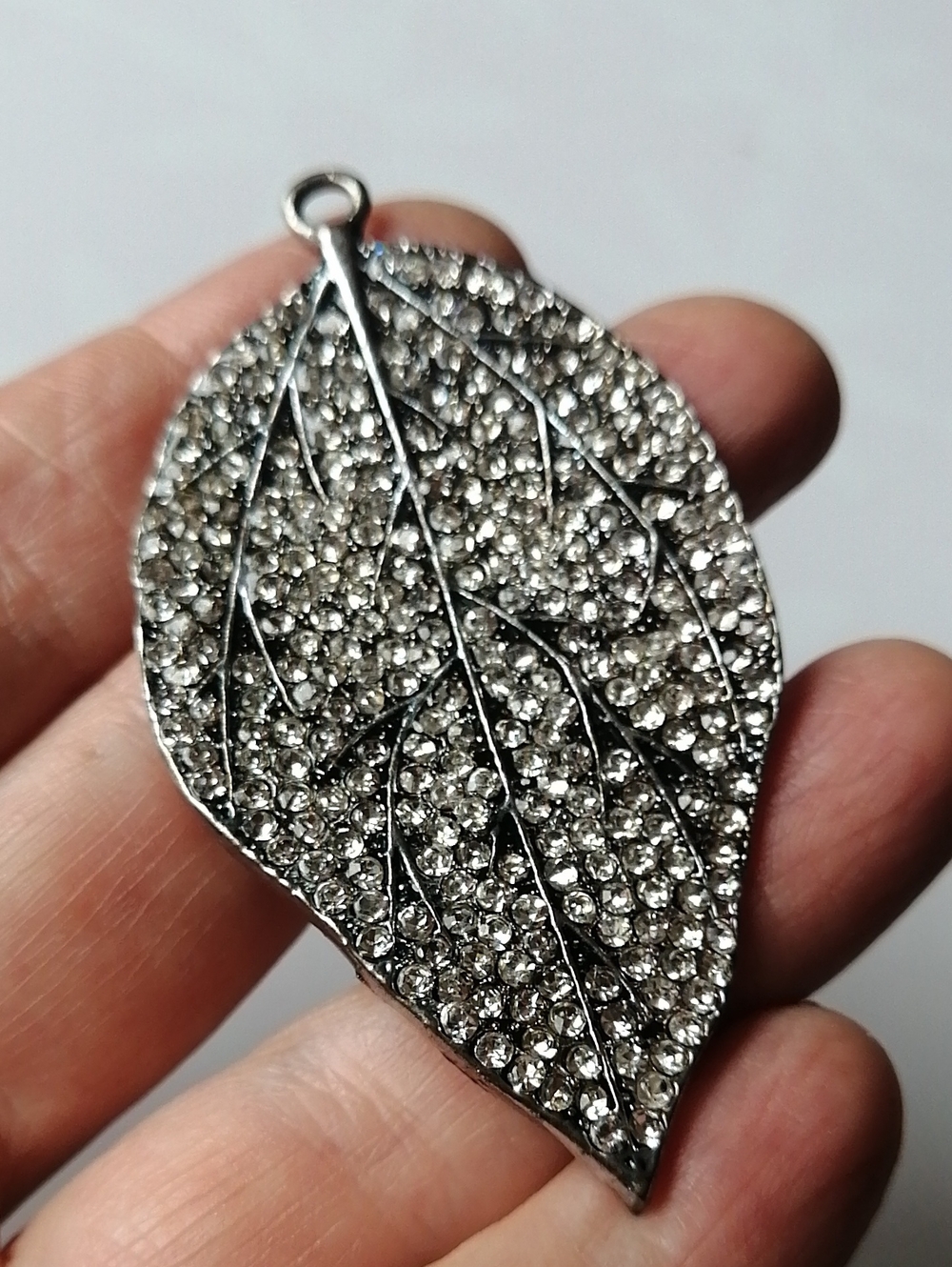 Crystal Pavé Leaf Pendant Sparkling Rhinestone Silvertone Charm